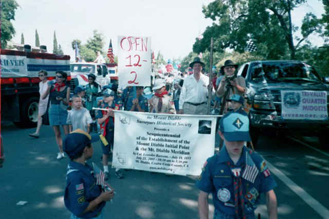 4th_July_2001_Danville_IMAG04.JPG (35,282 bytes)